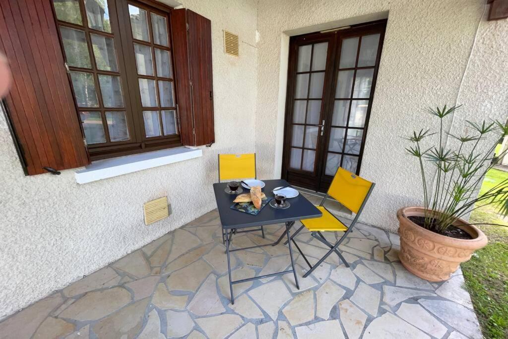 Jeanroy A Cheerful 2 Bedroom Rural *